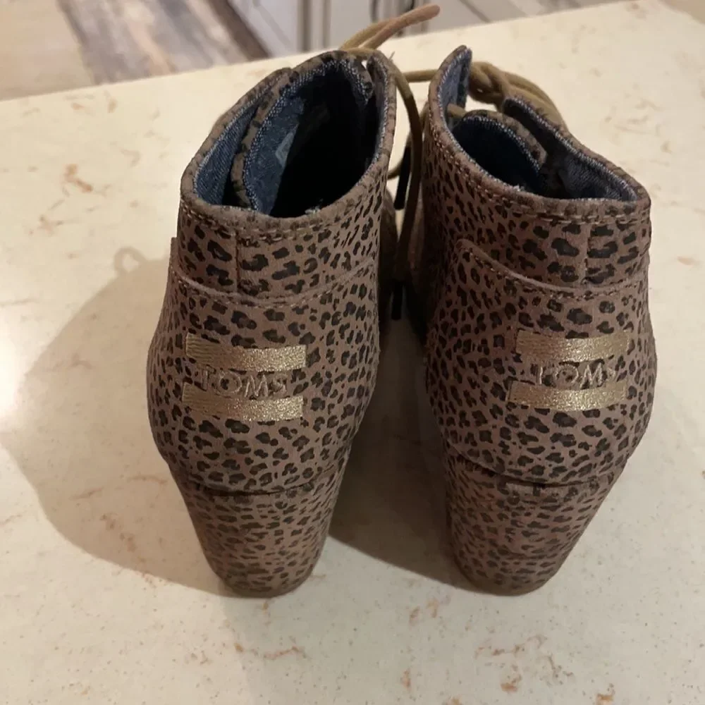 TOMS leopard cheetah print desert wedges SZ 7